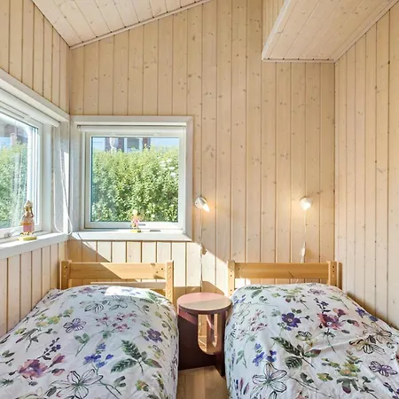 Vakantiehuis Stunning In With Kitchen *