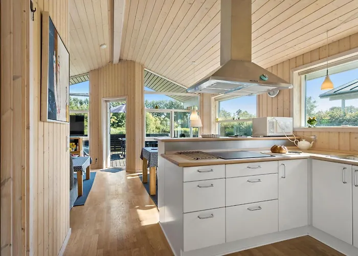 Vakantiehuis Stunning In With Kitchen