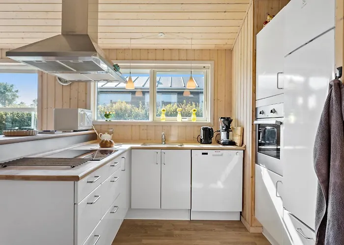 Vakantiehuis Stunning In With Kitchen Tranekær