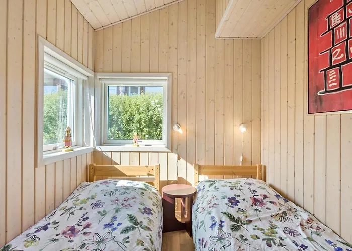 Vakantiehuis Stunning In With Kitchen *